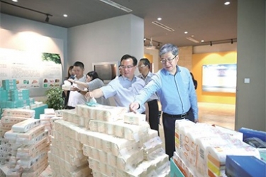 浙江省民政厅领导莅临德信体育开展“三服务”活动