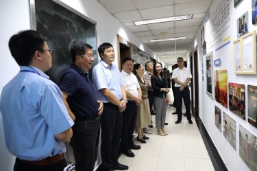 浙江省政协工会界别组来德信体育调研新时代工匠培育工作