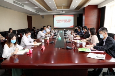 嘉兴市委常委、统战部部长李小平一行莅临德信体育调研指导