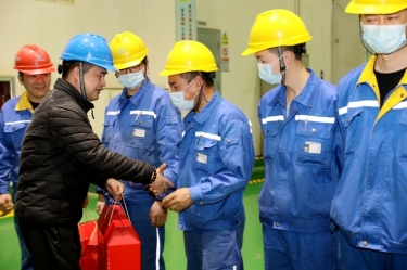 道一声问候 送一份温暖|公司领导亲切慰问除夕夜坚守岗位一线的员工