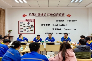 激扬青春 并肩前行 | 德信体育召开年度大学生座谈会