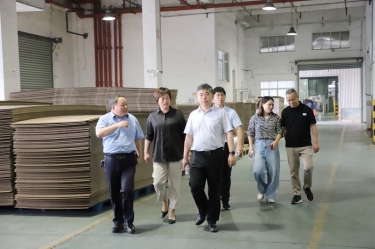 平湖市委常委、副市长张斌莅临德信体育全资子公司平湖景包调研残疾人就业工作