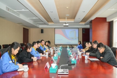 市委常委、宣传部部长沈志凤莅临德信体育慰问高端人才